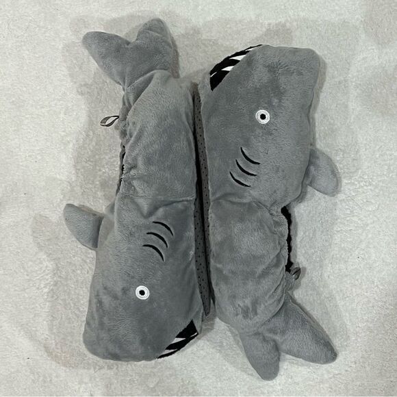 Old Navy Shark Slippers XL 3-4 - Picture 5 of 11